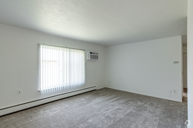 1BR, 1BA - 730SF - Hawthorne Club Apartments