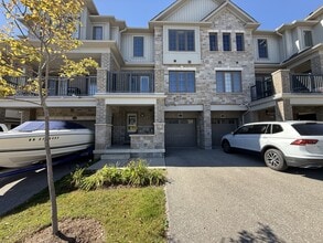 Building Photo - 115 S Creek Dr