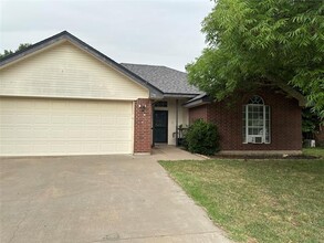 Building Photo - 3858 Notre Dame Cir