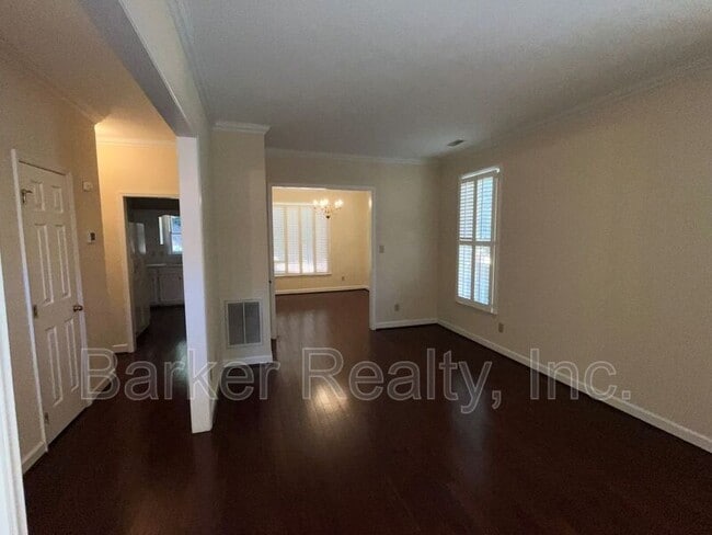 Building Photo - 1667 Village Glenn Dr