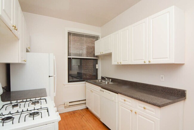 Foto del edificio - 315-1315 W Oak St