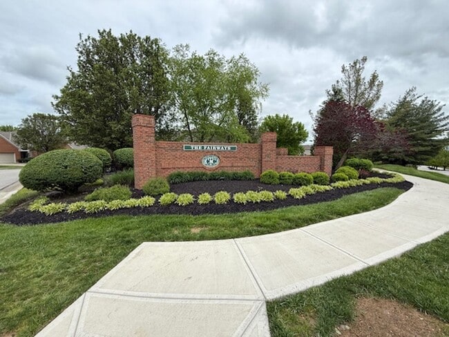 Building Photo - Triple Crown 2 bed 2 1/2 bath
