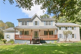 Building Photo - 80 Old Quaker Hill Rd