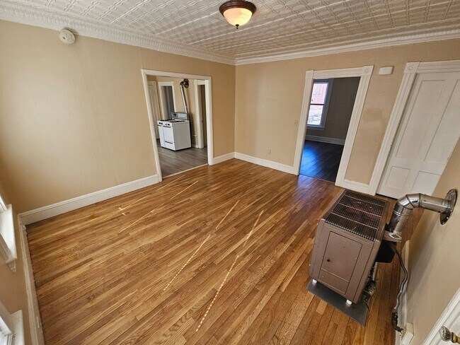 Building Photo - $2,075 - 3 Bed / 1 Bath Apartment in West Manchester's Rimmon Heights with a Semi-Private Balcony!