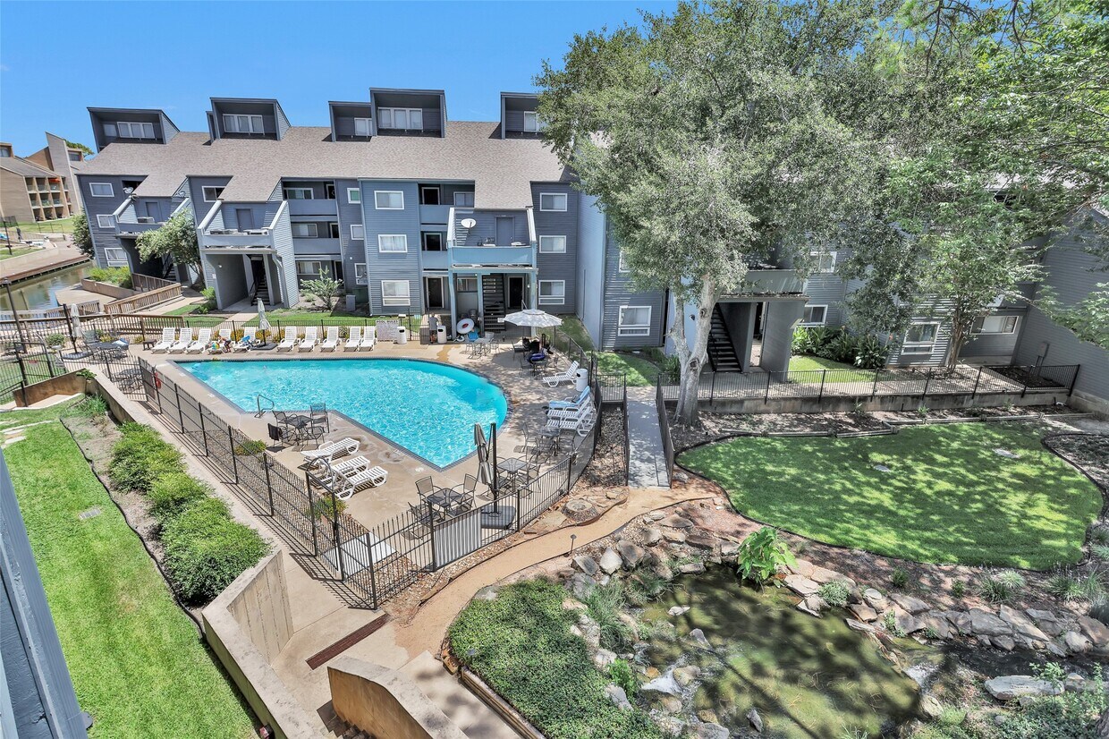 Foto principal - 12500 Melville Dr