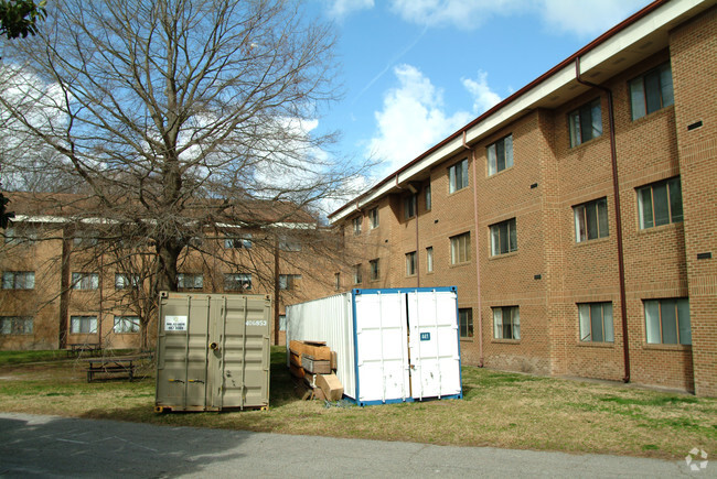 Building Photo - The Sands