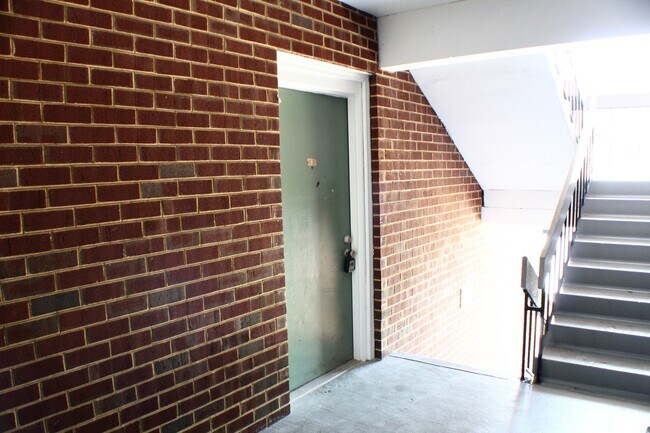 Foto del edificio - Beautiful and spacious 2 bed - 2 bath  con...