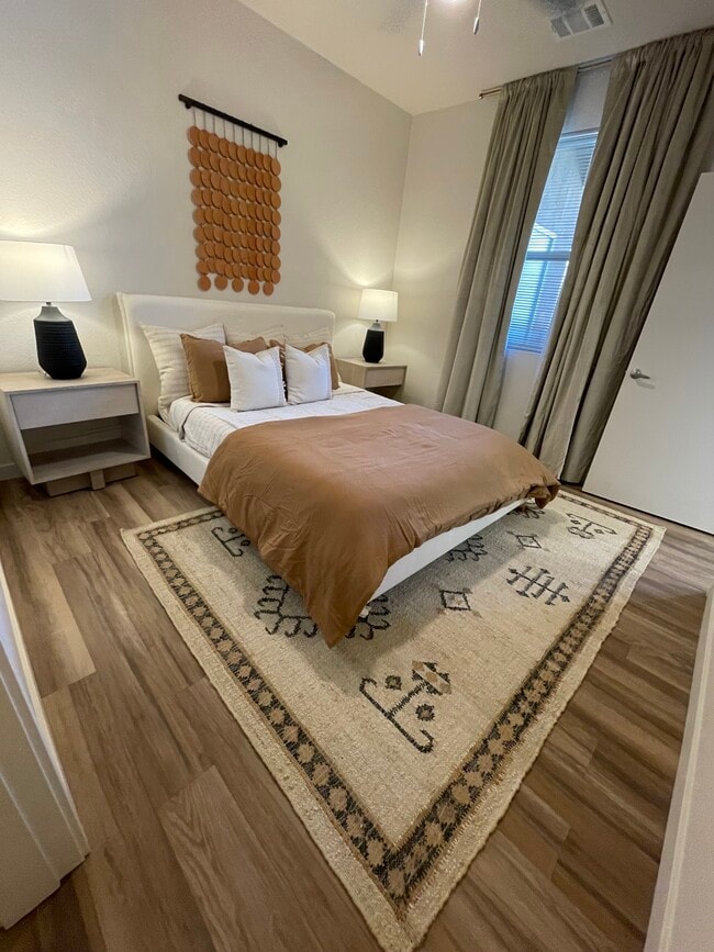 Primary bedroom 1b/1b regular - Madera Apartments