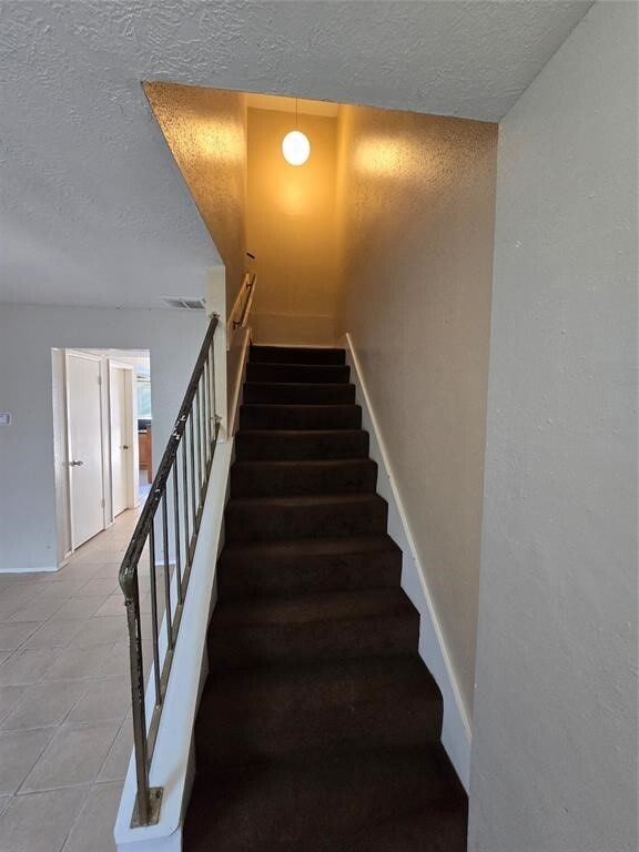 Building Photo - 7045 Chasewood Dr