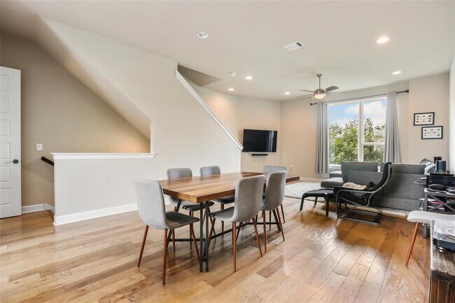 Foto del edificio - 1416 Waterloo Shore Ln