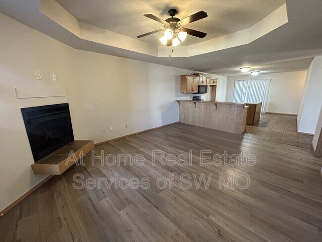 Building Photo - 978 N Parkwood Ave