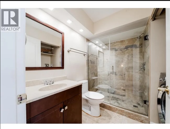 Building Photo - 227 Waterleigh Dr