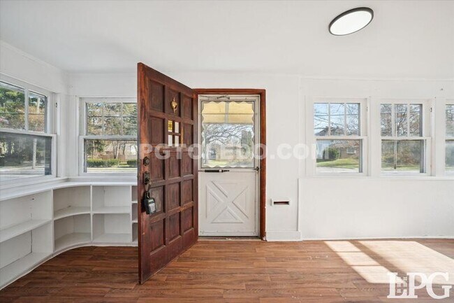 Foto del edificio - 5455 Douglas Rd