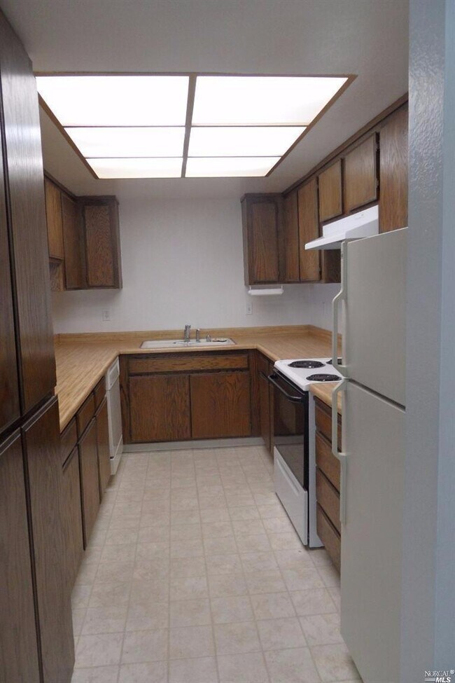 Building Photo - 783 Hudis St