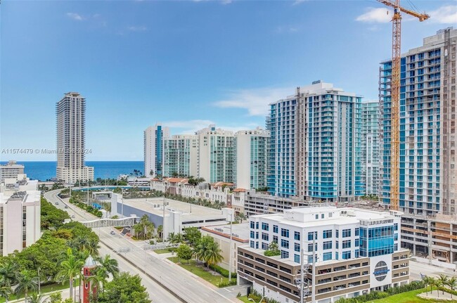 Foto del edificio - 300 Sunny Isles Blvd