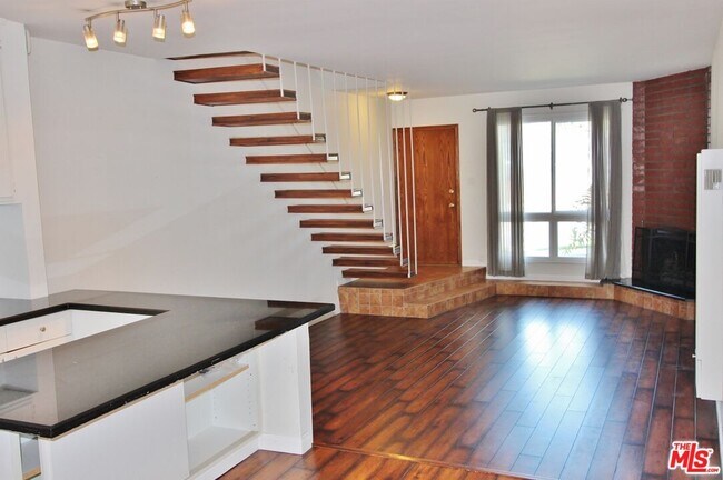 Building Photo - 7830 Pso Del Rey