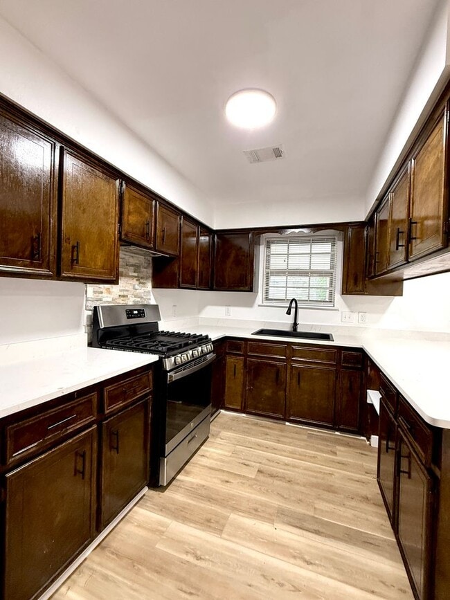 Building Photo - Beautiful Updated Property FOR RENT