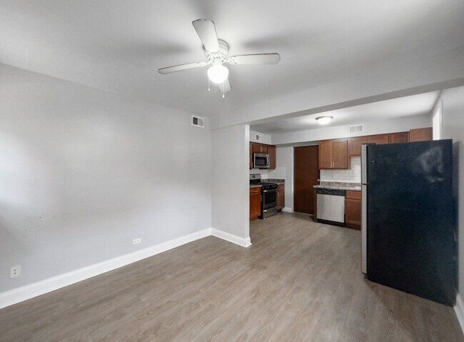 Foto del edificio - 900 W Montrose Ave