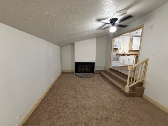 Foto del edificio - 512 NW Glendale Dr