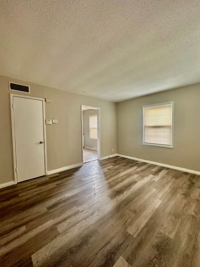 Building Photo - Two Story Two Bedroom Duplex For Rent