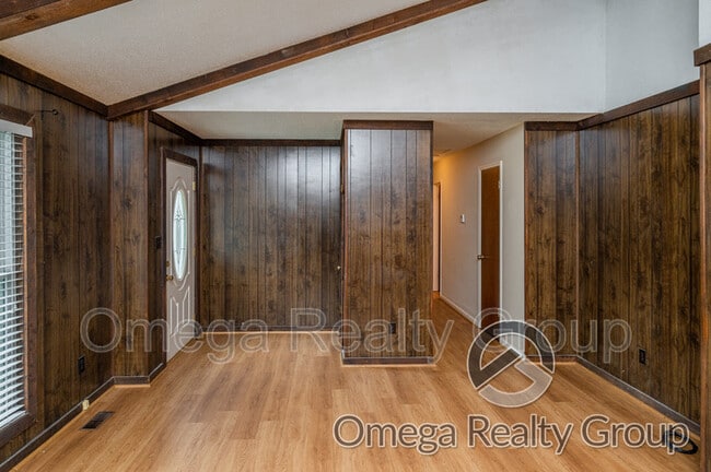 Building Photo - 5912 Northwood Dr
