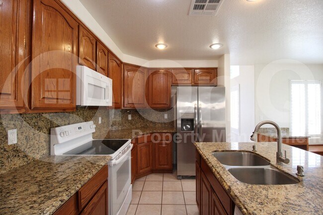 Foto del edificio - 6321 E Roland St