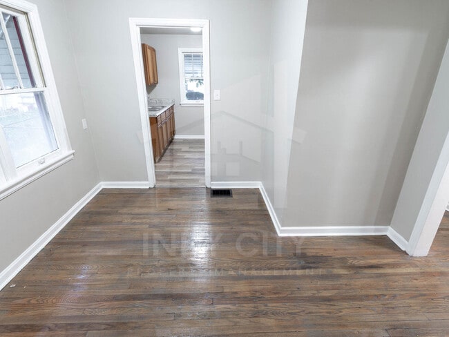 Building Photo - 610 S Sherman Dr
