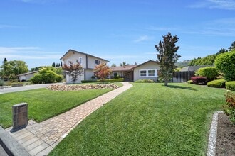 Building Photo - 601 Cherry Ct