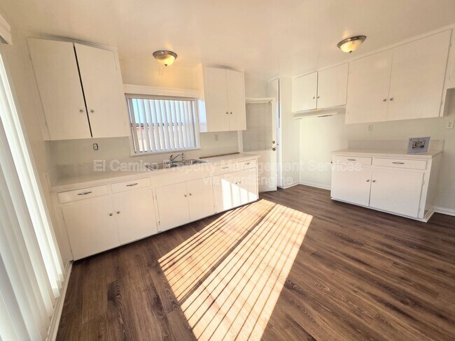 Building Photo - 9506 Park St