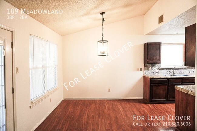 Building Photo - Universal City 3 Bedroom, 2 Bath, Single S...