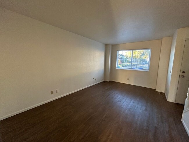 Foto del edificio - Discover Easy Living in This Beautifully U...