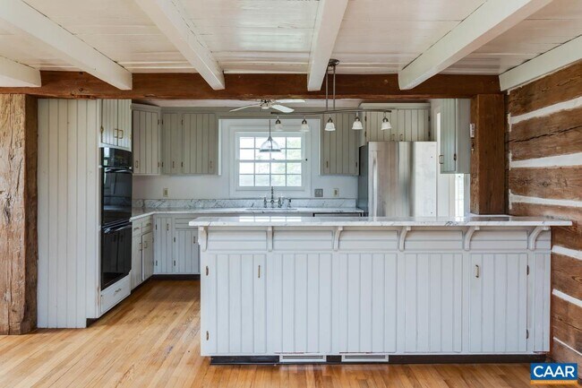 Foto del edificio - 1522 Oak Hill Ln