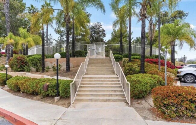 Building Photo - $3,600 - 3 Bed / 2.5 Bath Upgraded Townhome in The Knolls Community