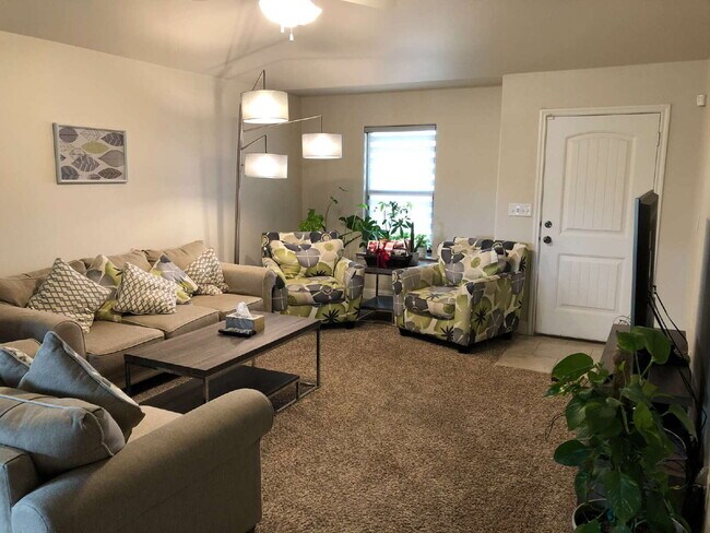 Building Photo - "Charming 3-Bed, 2-Bath Home on Valencia Ave – Perfect Lubbock Living!"