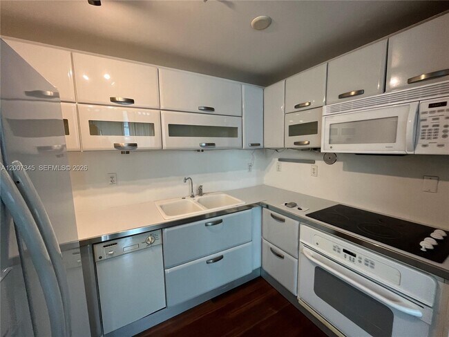 Foto del edificio - 6580 Indian Creek Dr