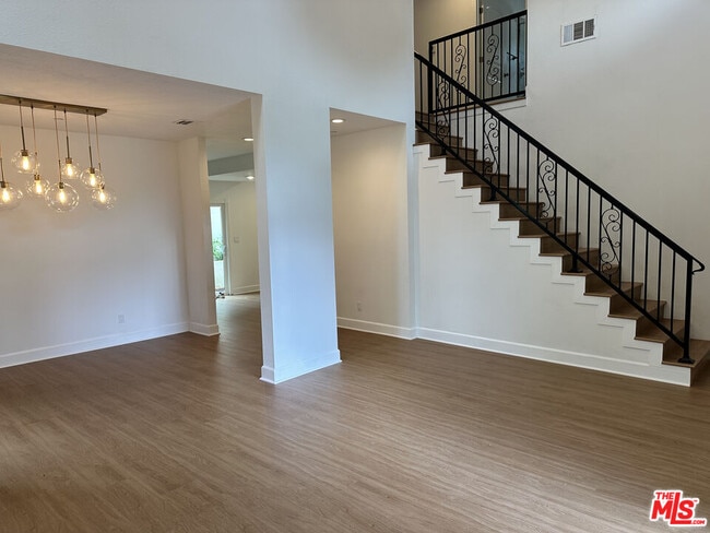 Building Photo - 3528 Mesquite Dr