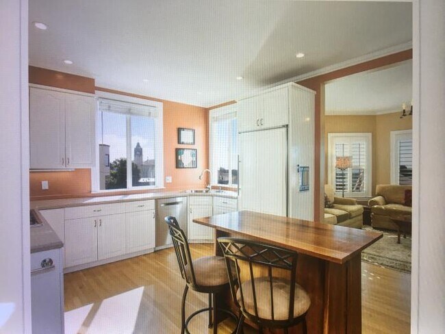 Building Photo - 3 bedroom in San Francisco CA 94116