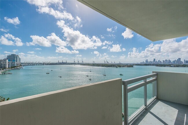 Foto del edificio - 1500 Bay Dr E