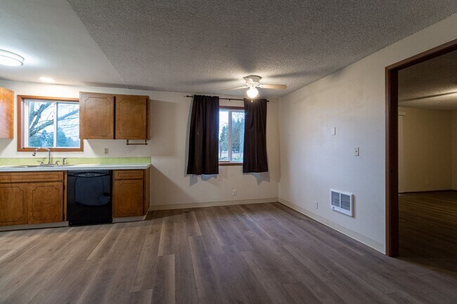 Foto del edificio - Beautiful 3 bedroom 1.5 bathroom home- Eve...