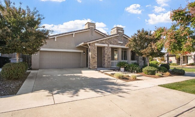 Building Photo - 602 Criolla Dr