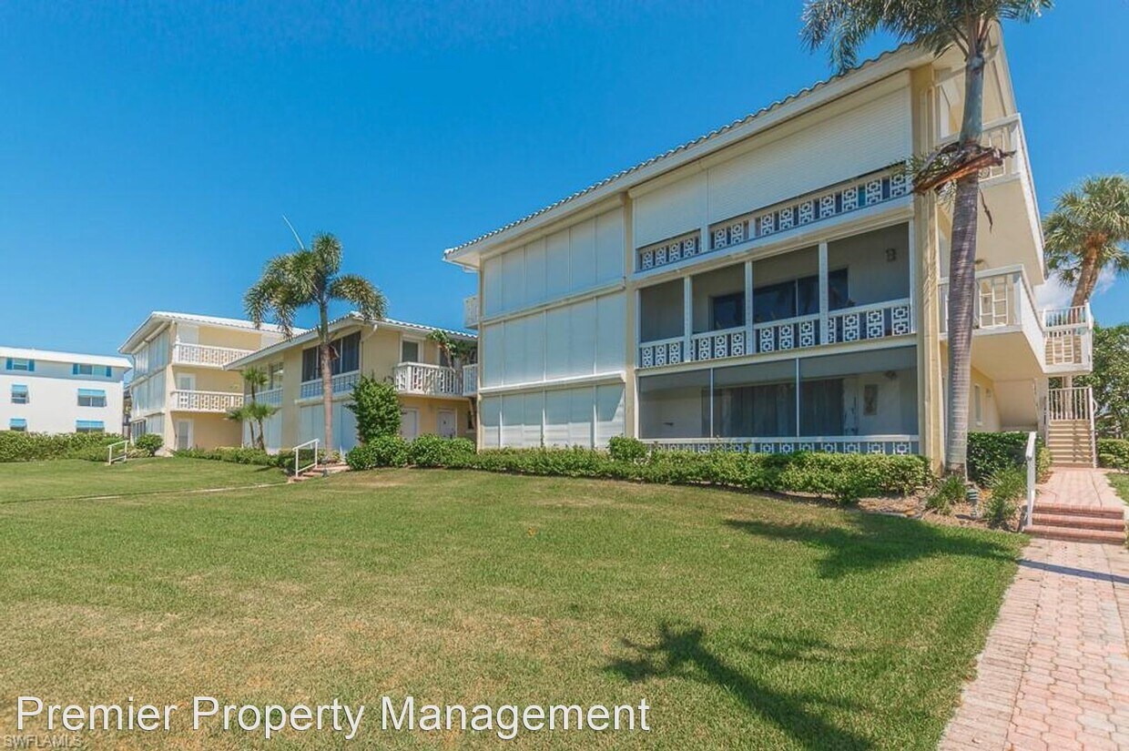 Primary Photo - 2082 Gulf Shore Blvd N