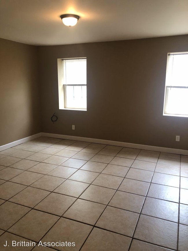 Building Photo - 2 br, 1 bath House - 1021 S Leighton Ave