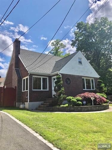 Primary Photo - 192 W Ivy Ln