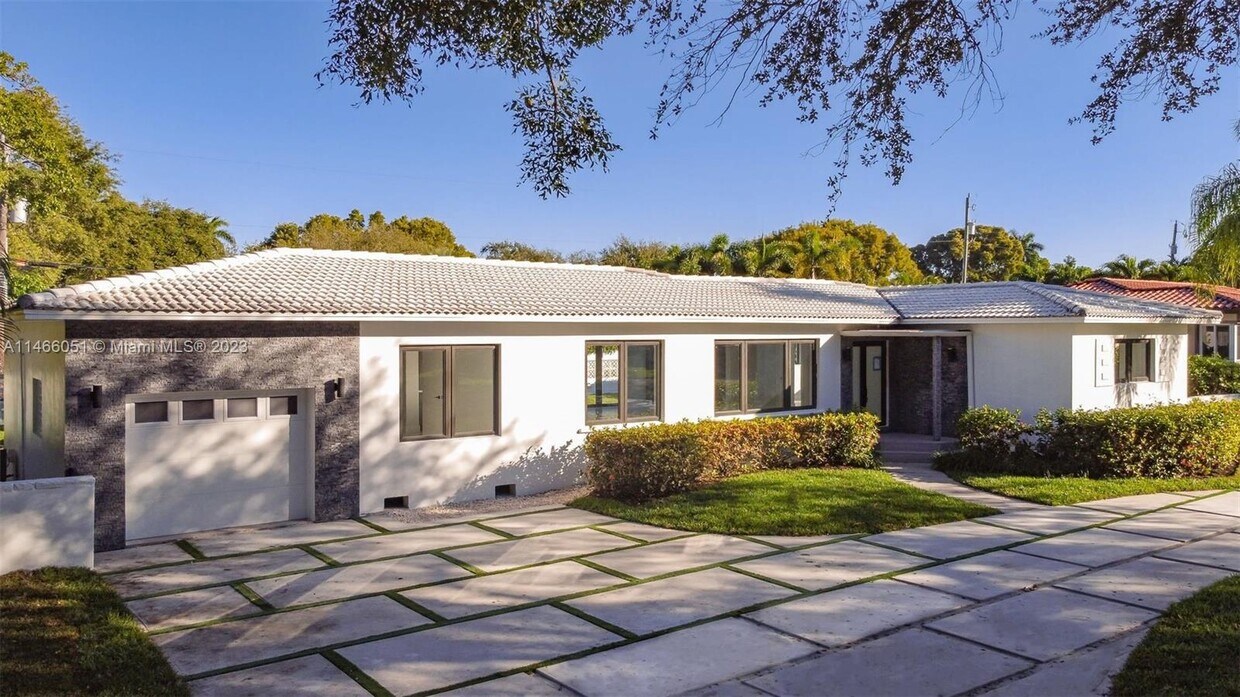 Foto principal - 1097 NE 98th St