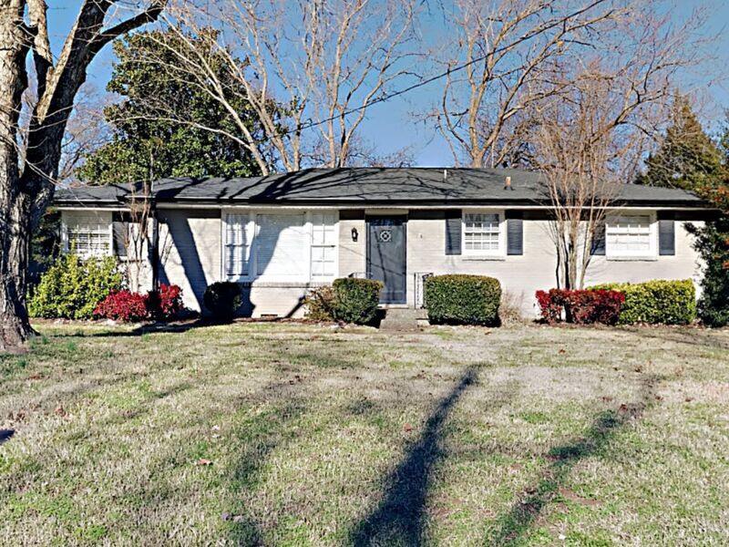 Foto principal - 214 Garrett Dr
