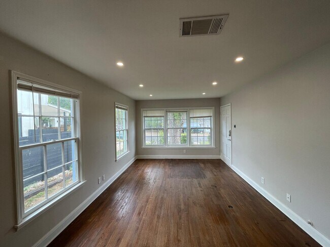 Building Photo - 4600 Mount Vernon Dr