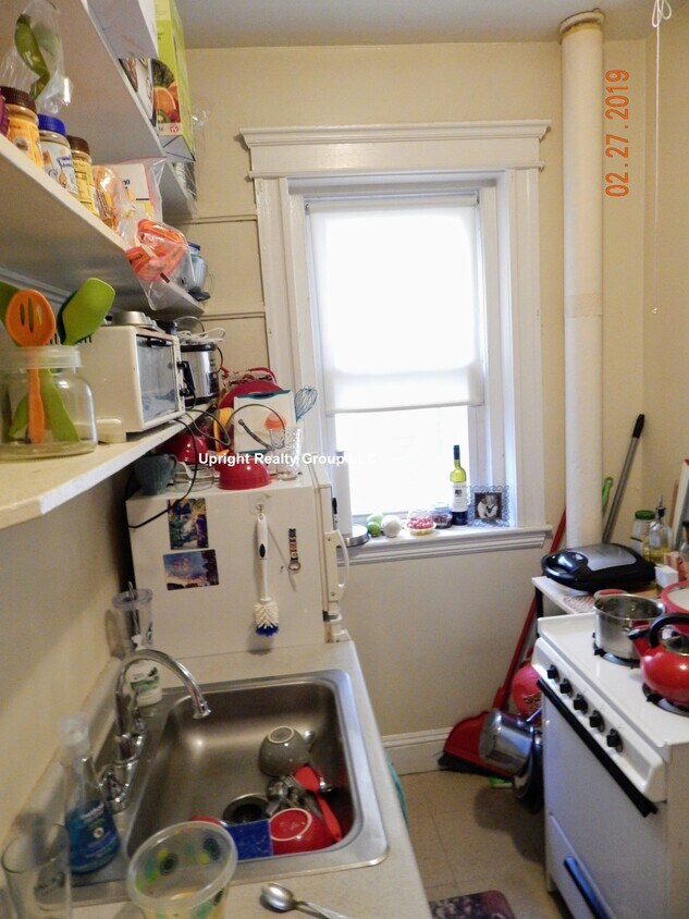 Building Photo - 159 Kelton St