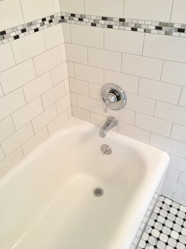 Foto del edificio - 2628 Traymore Rd