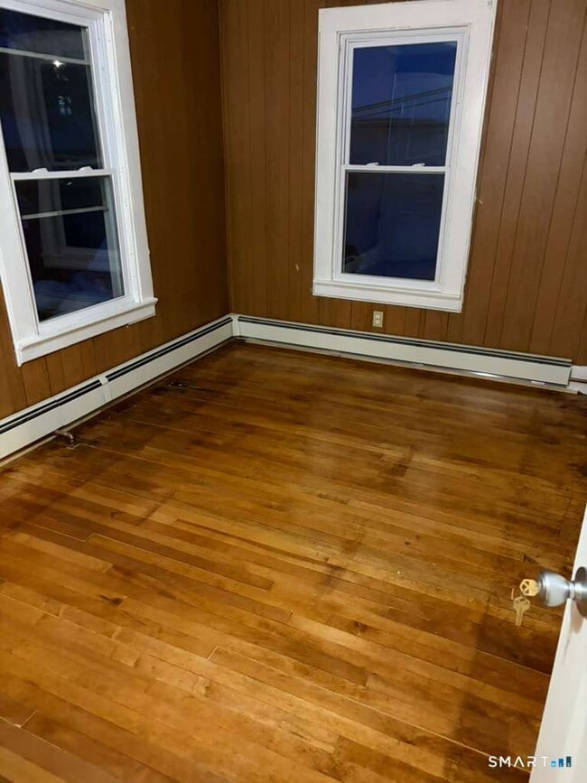 Building Photo - 1821 E Main St