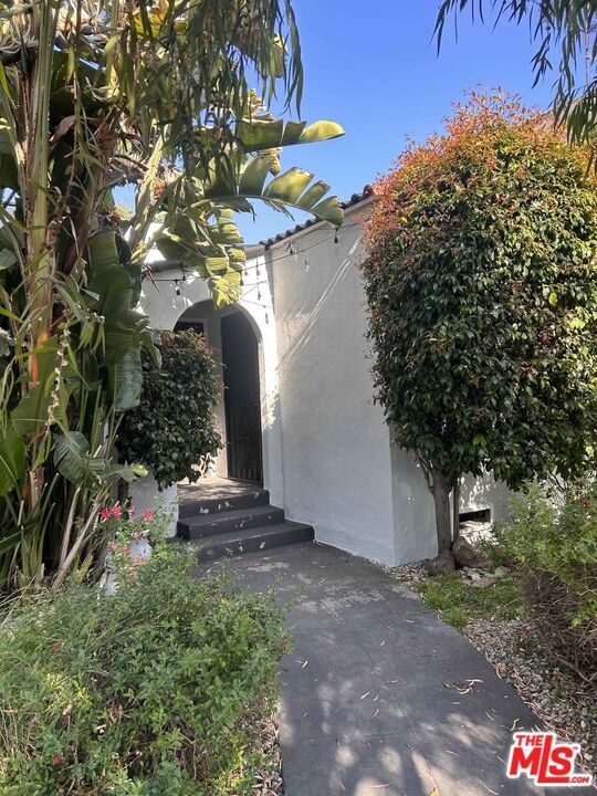 Primary Photo - 2640 Vineyard Ave